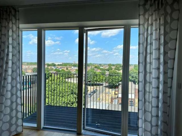 Flat for sale in Stratford Marsh, Greater London