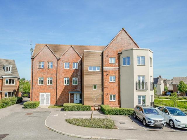 Flat for sale in Leighton-Linslade, Leighton Buzzard