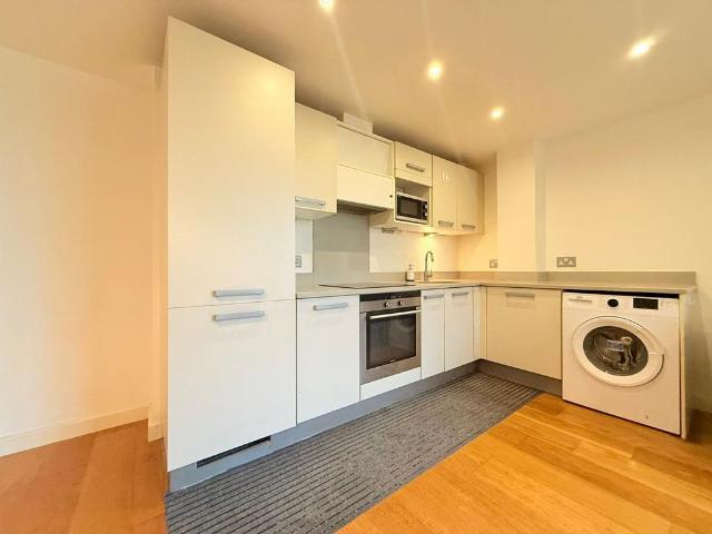 Flat for sale in Rotherhithe, Greater London