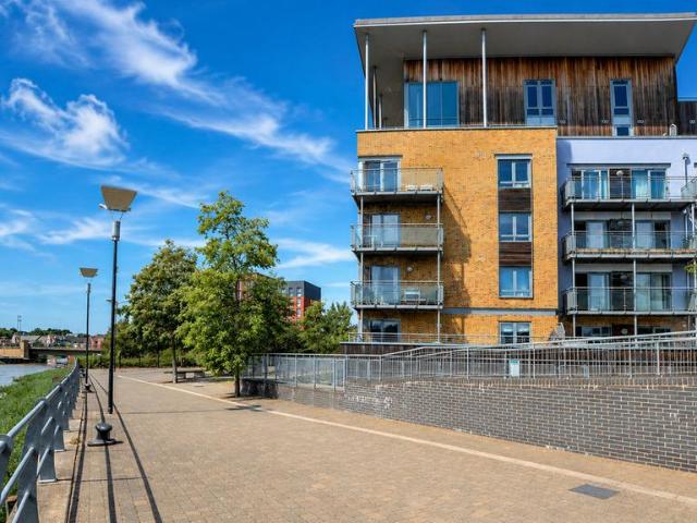 Flat for sale in Hythe, Fordham Heath