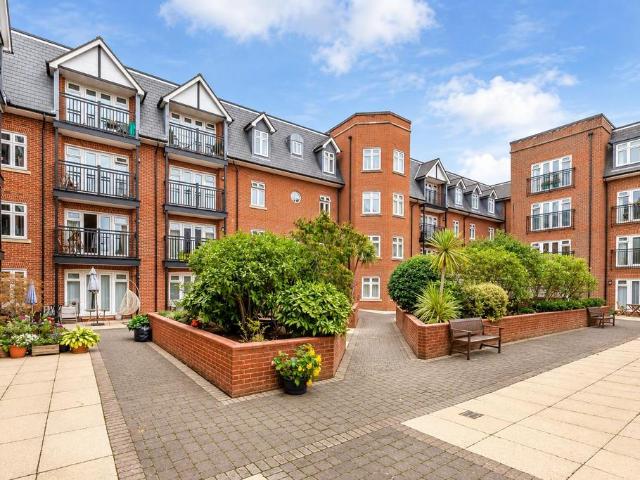 Flat for sale in Pachesham Park, Surrey