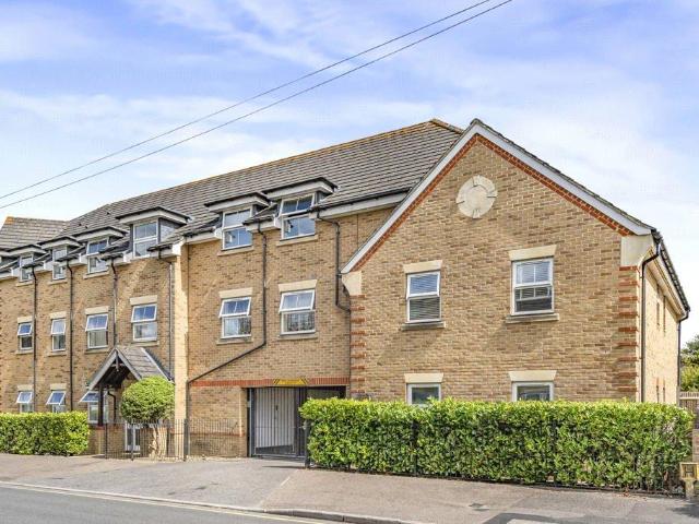Flat for sale in Horsell, Woking
