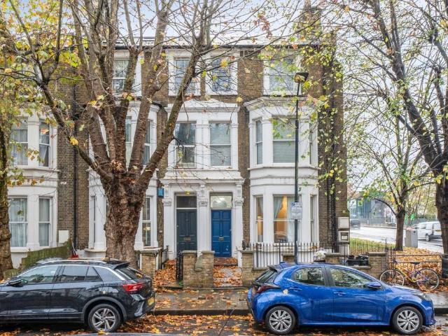 Flat for sale in London Borough of Hammersmith and Fulham, Greater London
