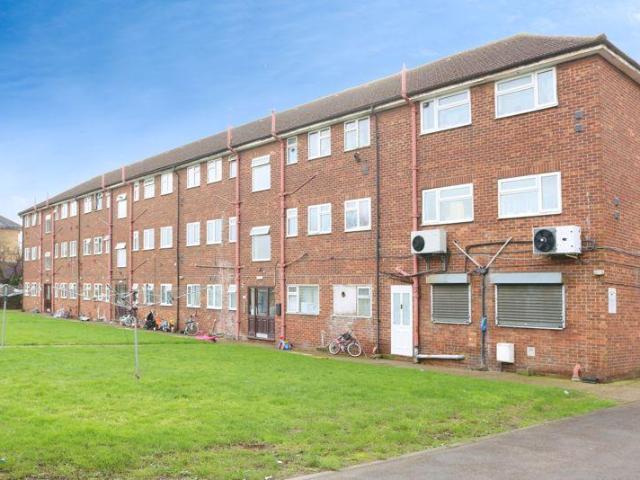 Flat for sale in Colnbrook with Poyle, Slough