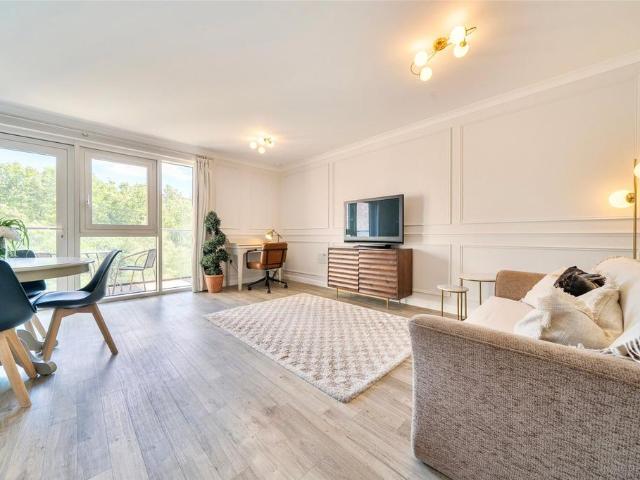 Flat for sale in London Borough of Lewisham, Greater London