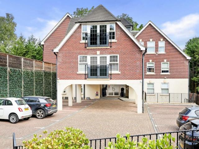 Flat for sale in Epping, Essex