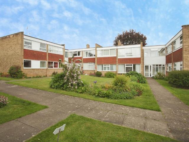 Flat for sale in Overslade, New Bilton