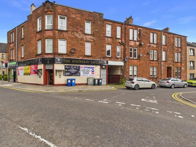 Flat for sale in Alexandria, Scotland