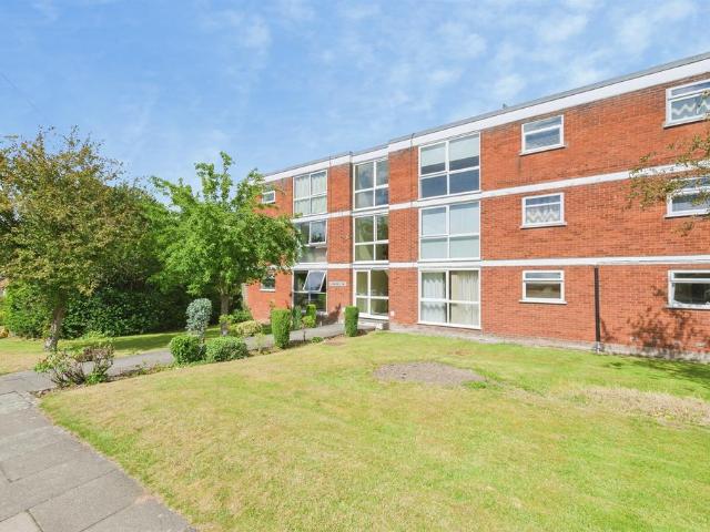 Flat for sale in Four Oaks, West Midlands
