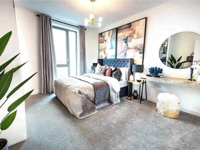 Flat for sale in London Borough of Ealing, Greater London