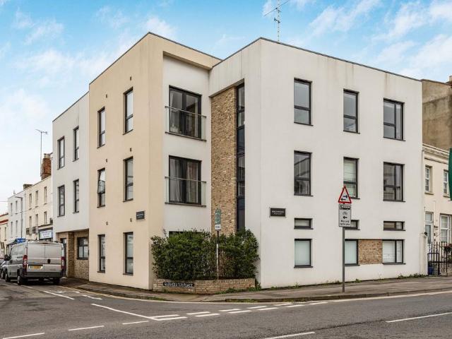 Flat for sale in Ewens Farm, Golden Valley