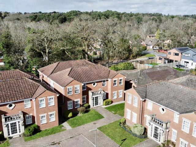 Flat for sale in Heatherside, Heol-las