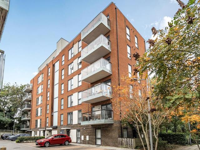 Flat for sale in St Mary Cray, Greater London