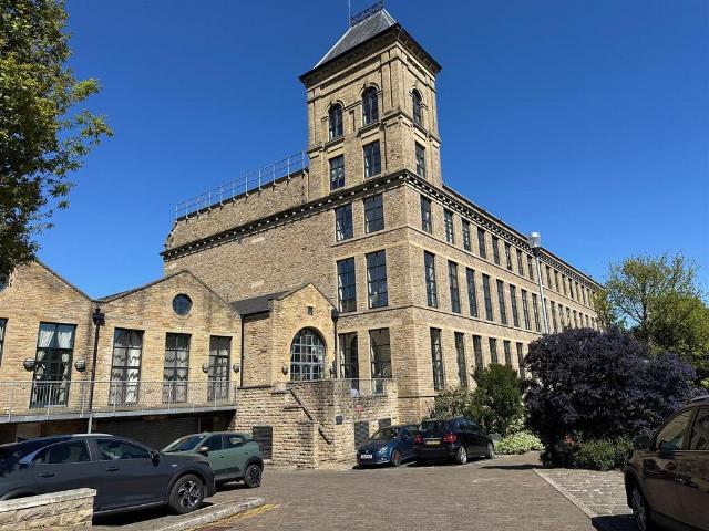 Flat for sale in Apperley Bridge, West Yorkshire