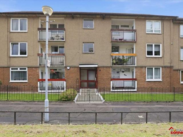 Flat for sale in Dumbreck, Scotland