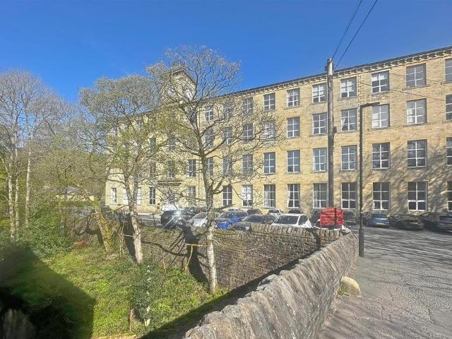Flat for sale in Ripponden, West Yorkshire