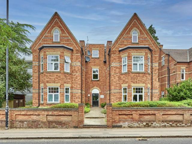 Flat for sale in St Albans, Bernards Heath