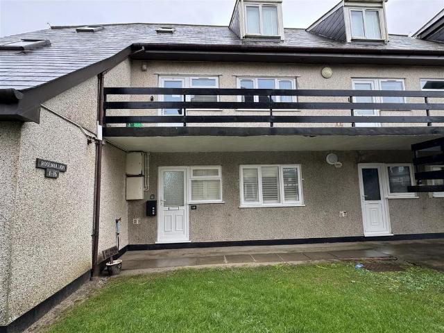 Flat for sale in Penwartha Coombe, Cornwall