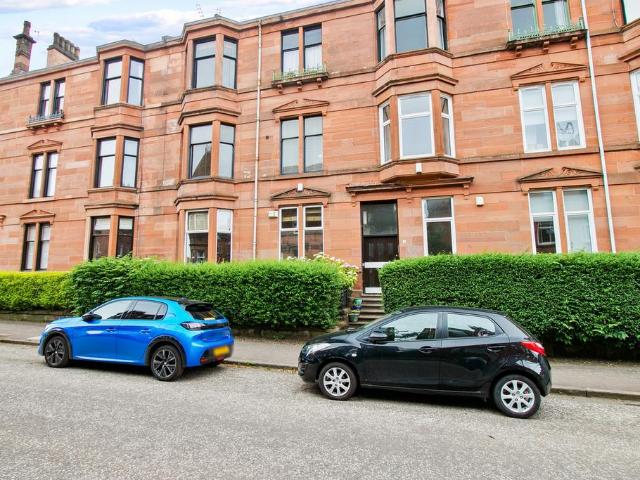 Flat for sale in Langside, Scotland