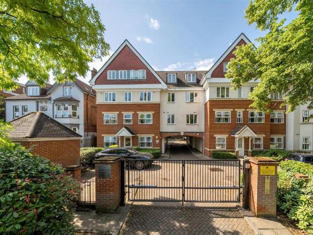 Flat for sale in Brondesbury, Greater London