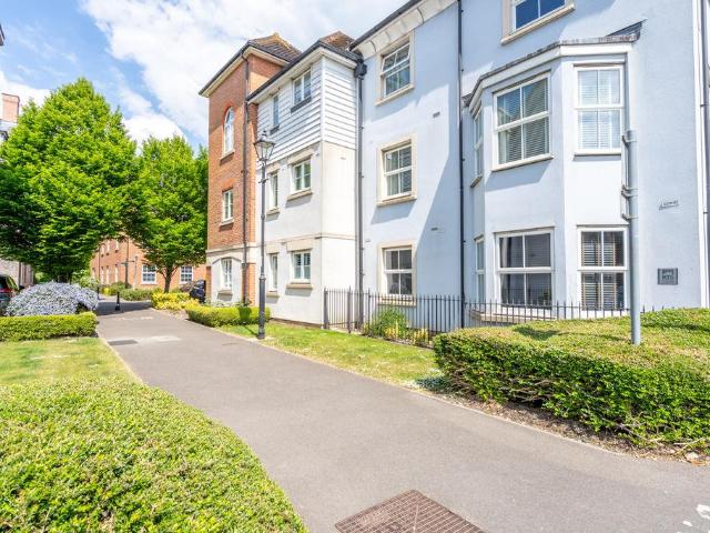 Flat for sale in Chichester, Littlecote