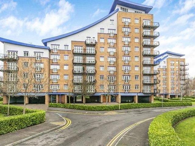 Flat for sale in Newtown, Reading