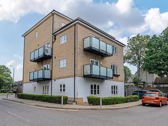 Flat for sale in Blendon, Greater London