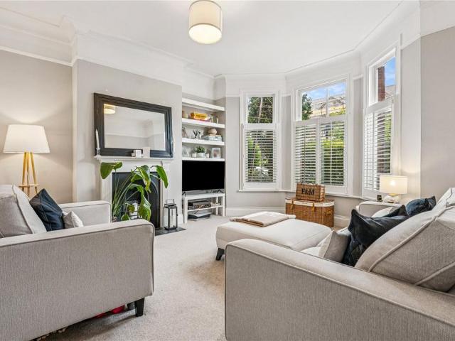 Flat for sale in Streatham, Greater London