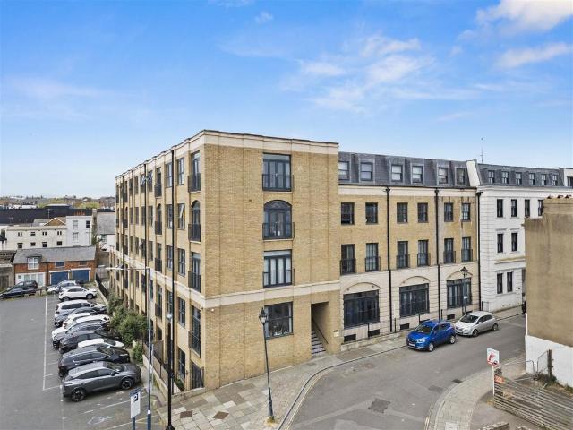 Flat for sale in East Cliff, Acol