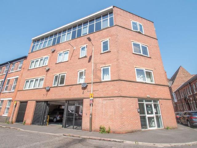 Flat for sale in Black Friars, Old Wharf