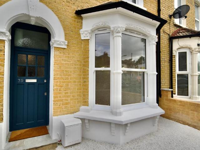 Flat for sale in Leytonstone, Greater London