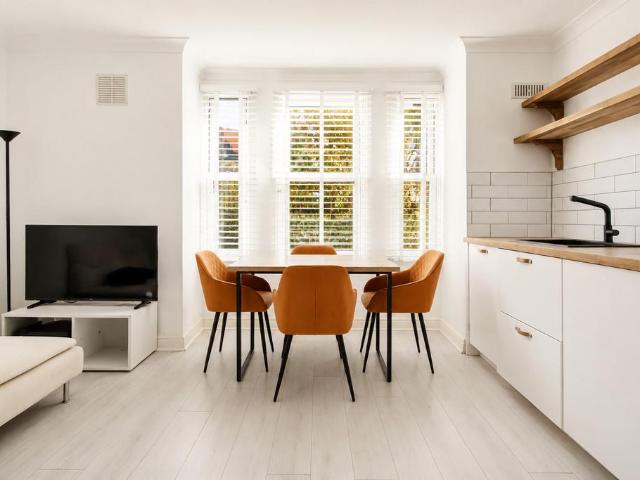 Flat for sale in Harlesden, Greater London