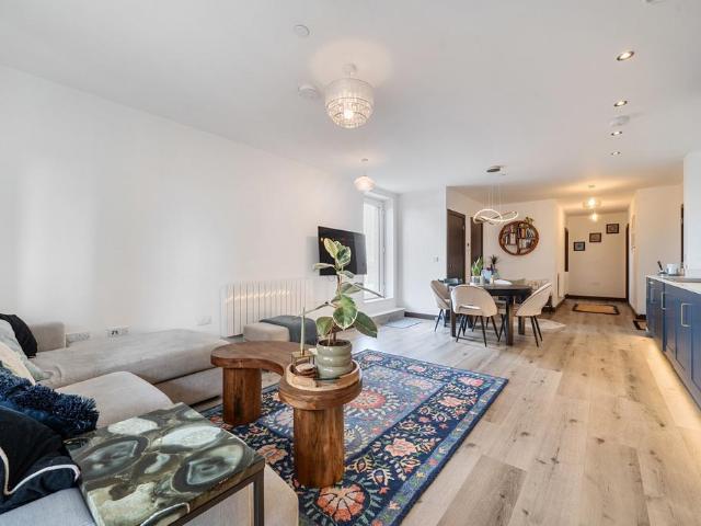 Flat for sale in Holywell Estate, Watford