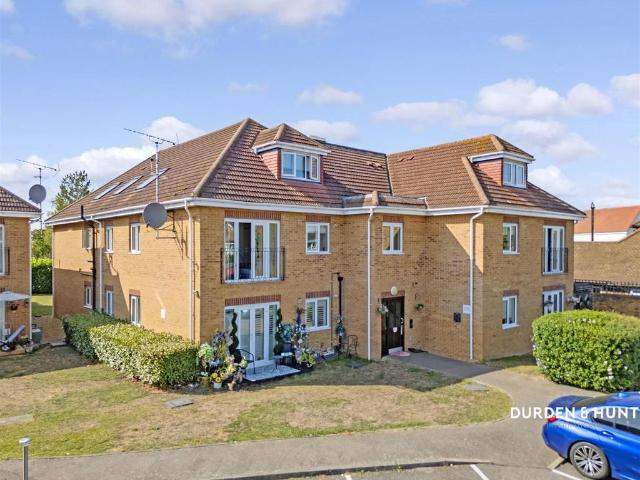 Flat for sale in Collier Row, Collier Row