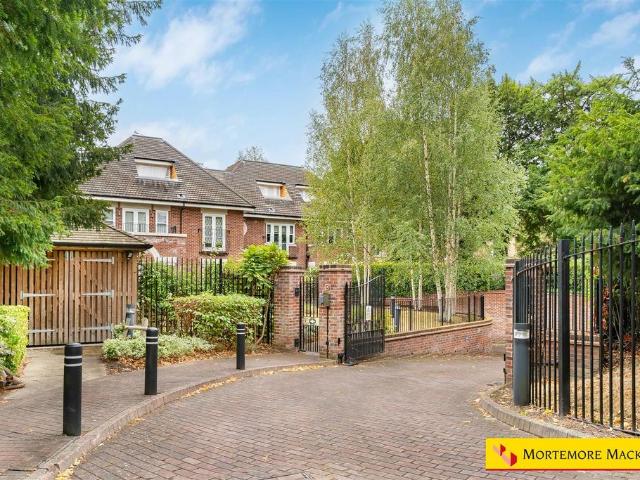 Flat for sale in Greater London