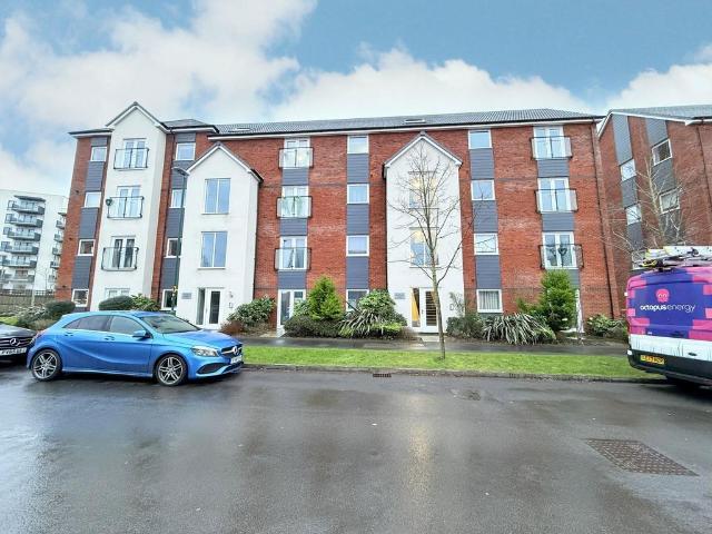 Flat for sale in Shirley, West Midlands