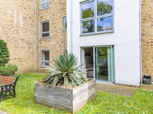 Flat for sale in Farnborough, Hampshire