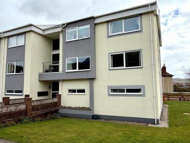 Flat for sale in Llandudno, Wales