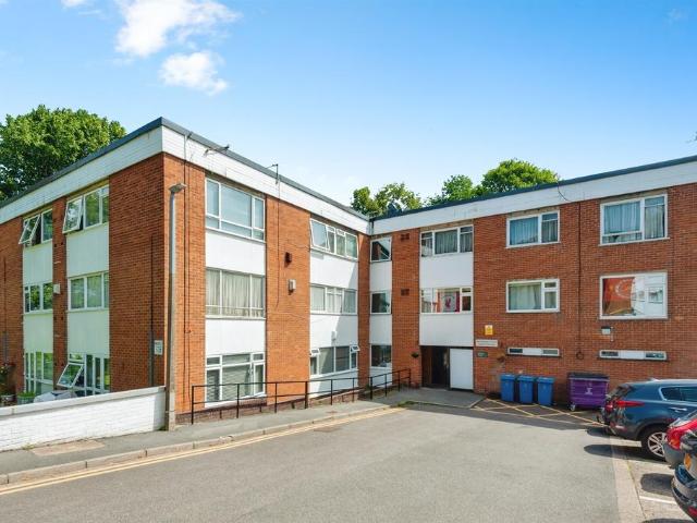 Flat for sale in Calderstones