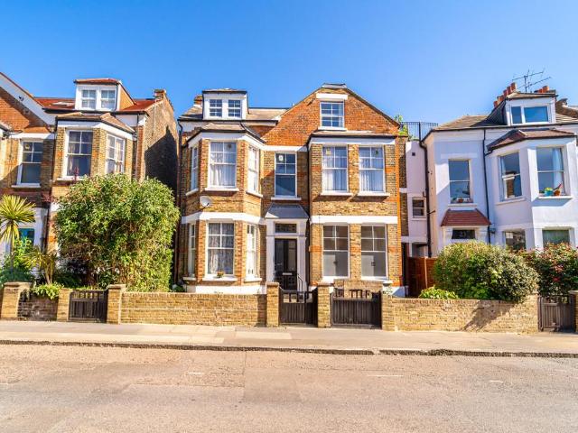 Flat for sale in Archway, Greater London