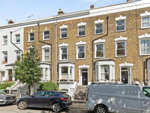Flat for sale in Highbury, Greater London