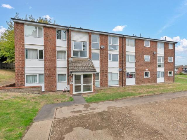 Flat for sale in King's Walden, Hertfordshire