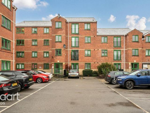 Flat for sale in Hunslet, West Yorkshire