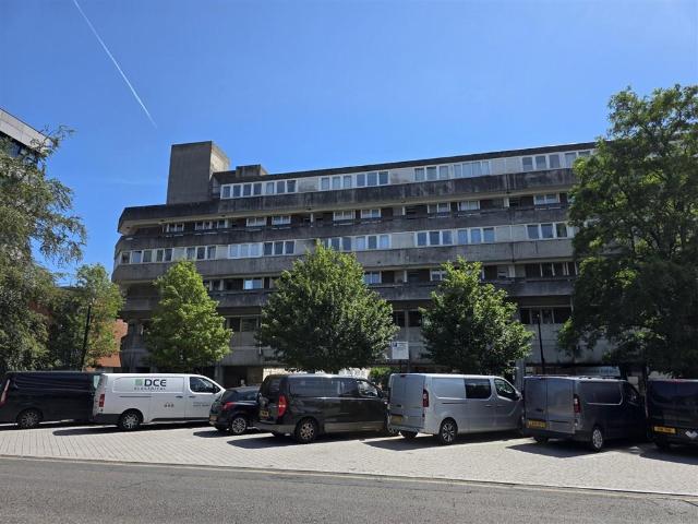 Flat for sale in The Polygon, City Of Southampton