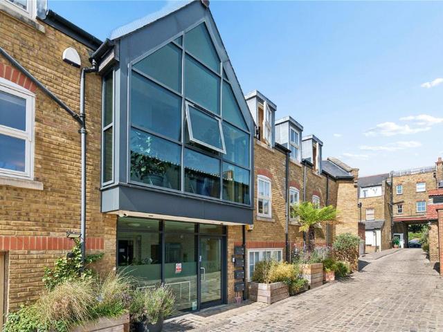 Flat for sale in St Margarets, Greater London