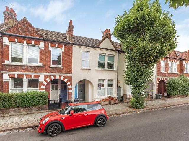 Flat for sale in Furzedown, Greater London