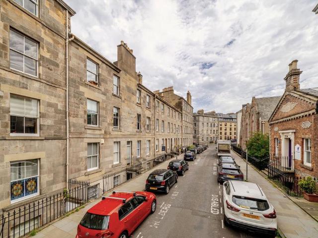 Flat for sale in Silvermills, Scotland