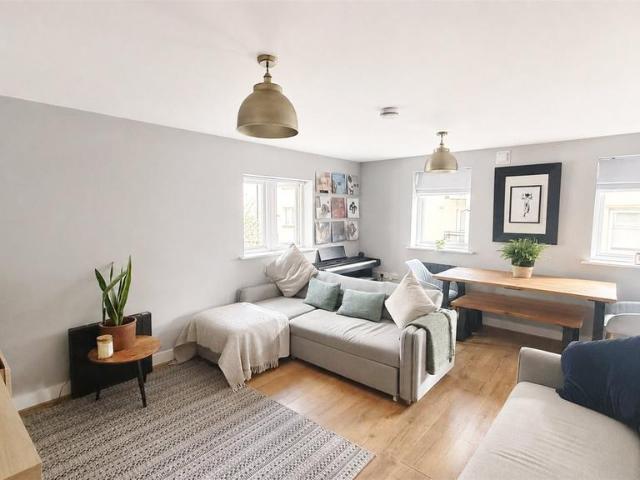 Flat for sale in Avoncliff, Wiltshire