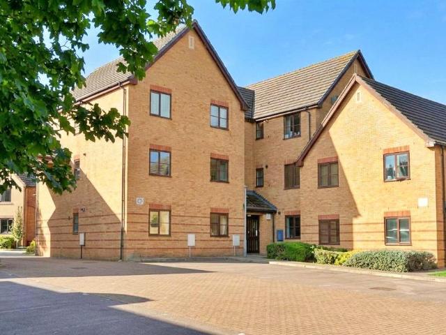 Flat for sale in Westcroft, Milton Keynes