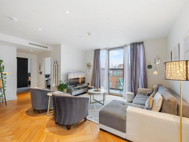 Flat for sale in West Hampstead, Greater London